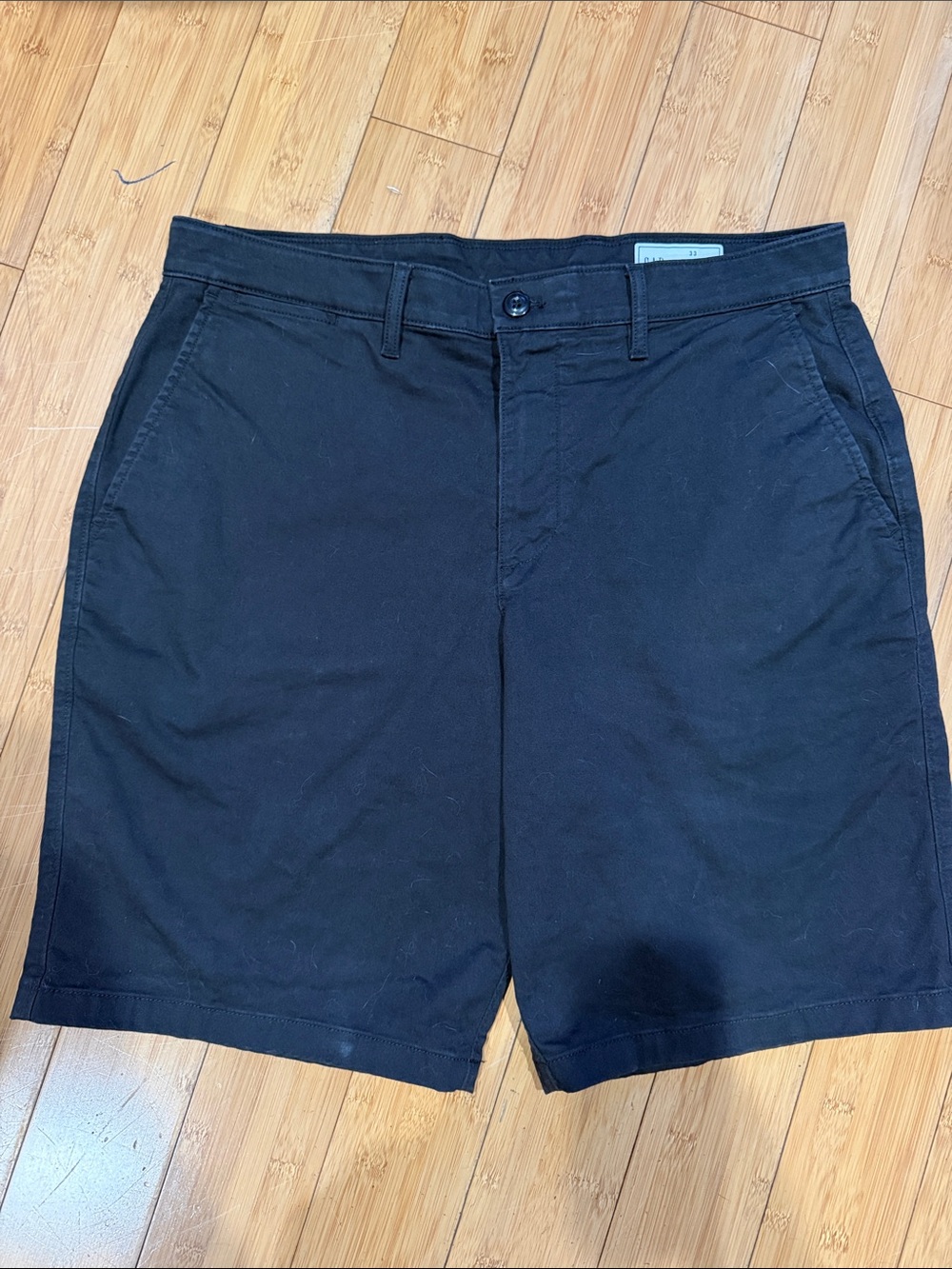 GAP Men's Black Flat-Front Chino Shorts